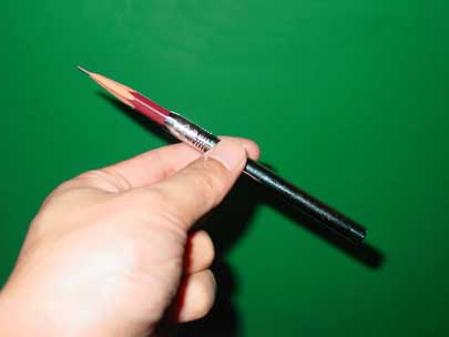 鉛筆ホルダーで短い鉛筆を使い切る